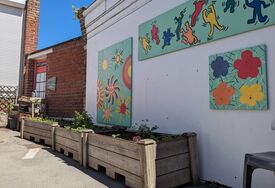 Fresque faite par les enfants de l'école de Le Maisnil pour décorer leur cour